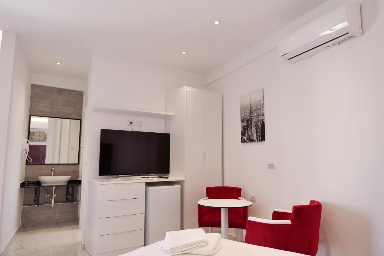 Lumi Hotel Sarande Bagian luar foto