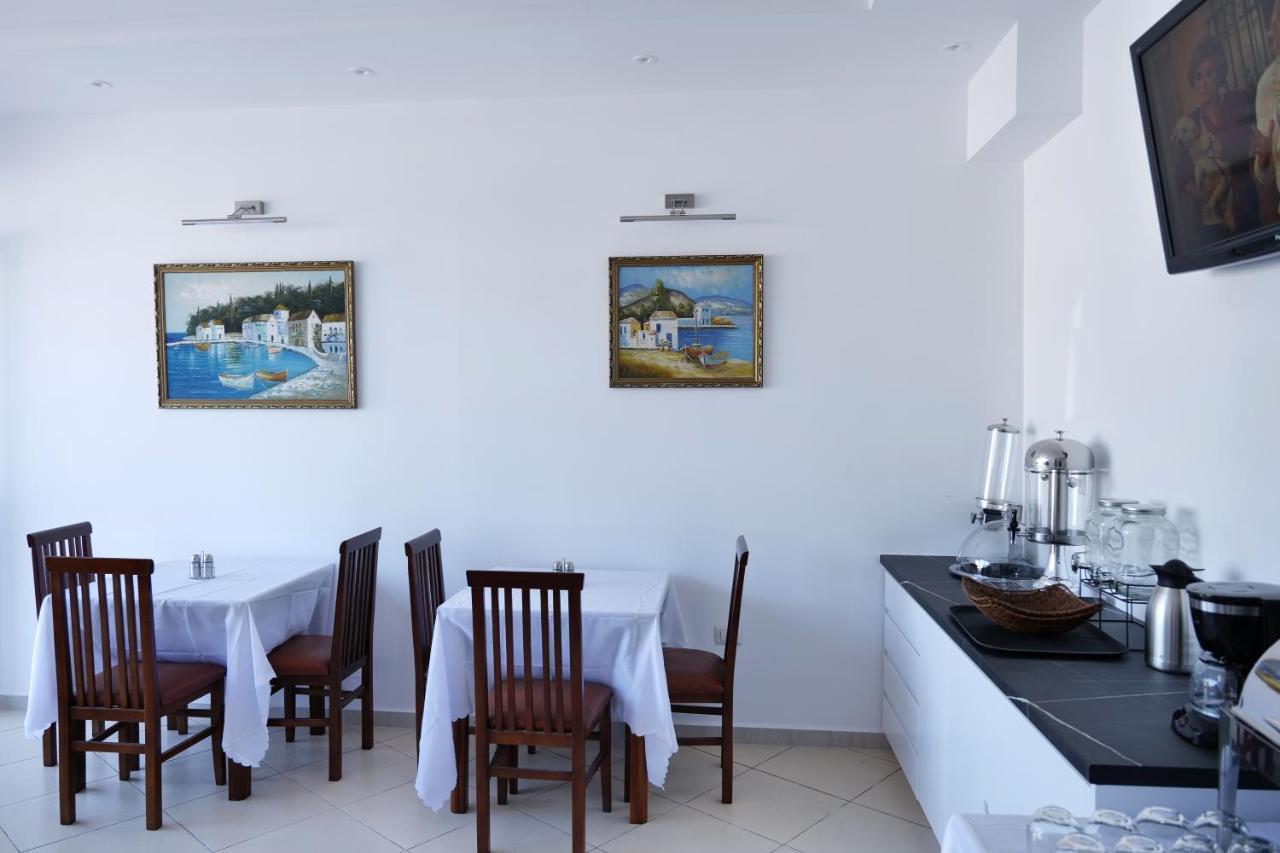 Lumi Hotel Sarande Bagian luar foto