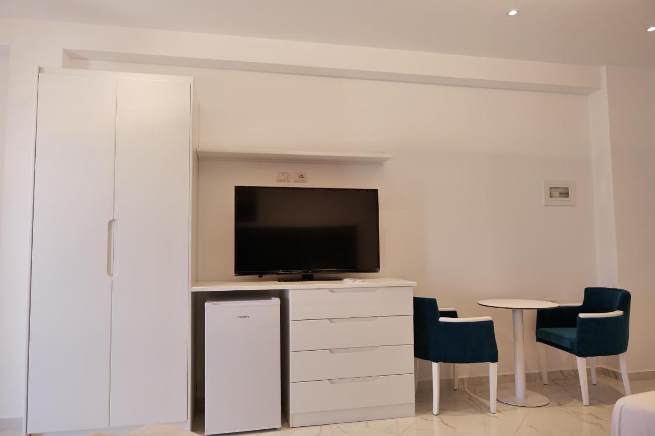 Lumi Hotel Sarande Bagian luar foto