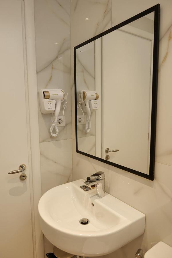 Lumi Hotel Sarande Bagian luar foto