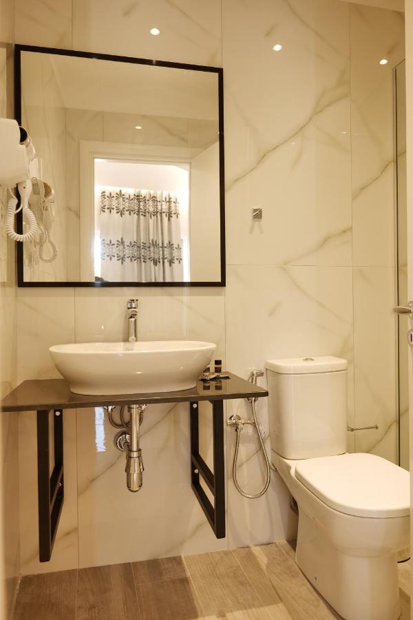 Lumi Hotel Sarande Bagian luar foto